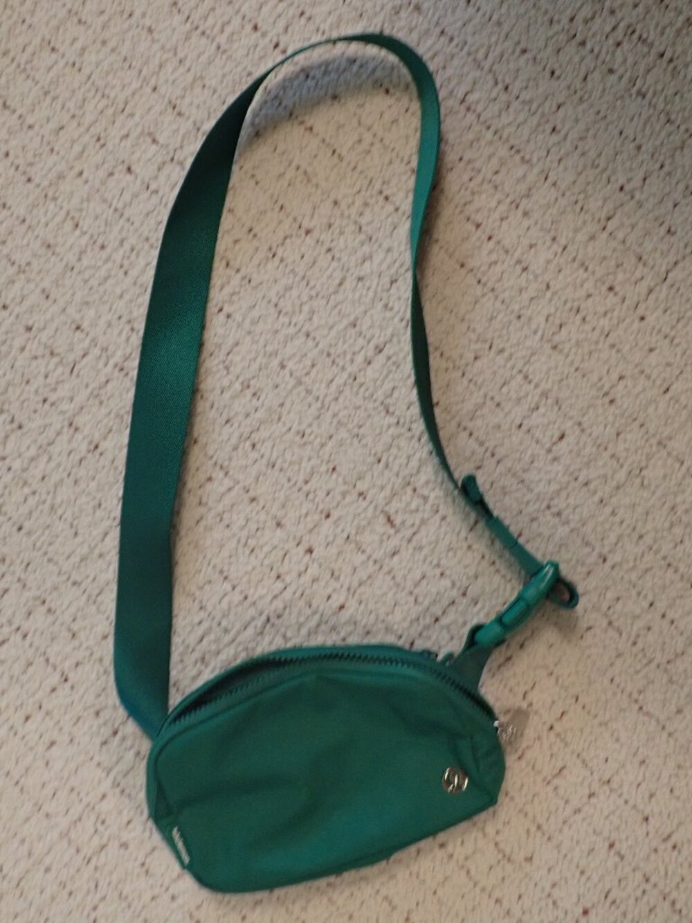 Lululemon Everywhere Belt Bag - Picture 7 of 7